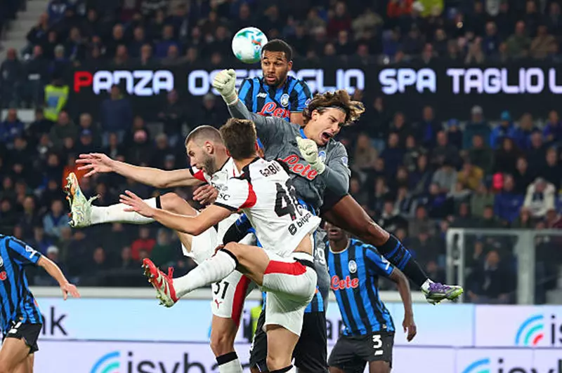 ميلان يتعثر بالتعادل مع أتالانتا في الدوري الإيطالي