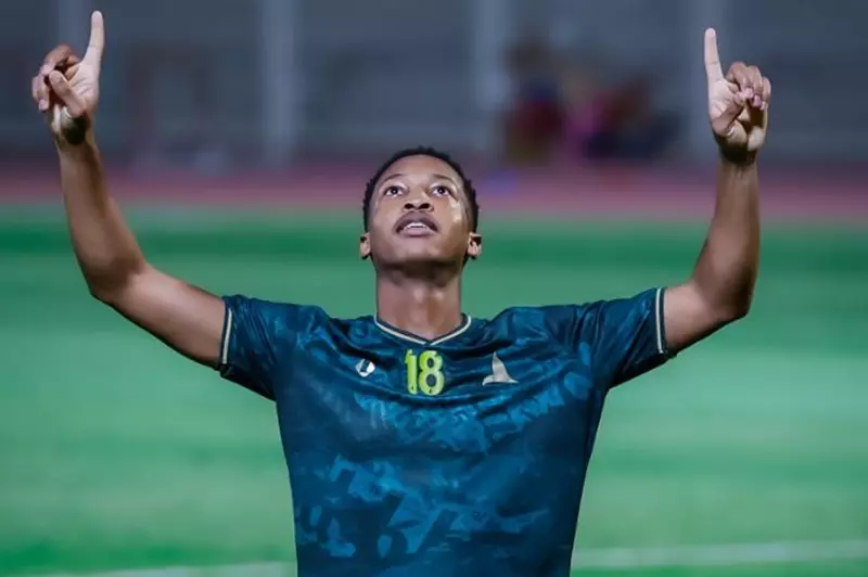 تقارير: صراع بين الهلال والاتحاد على ضم نجم الخليج